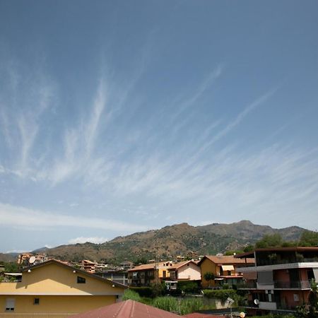 Happy Home Giardini Naxos Luaran gambar